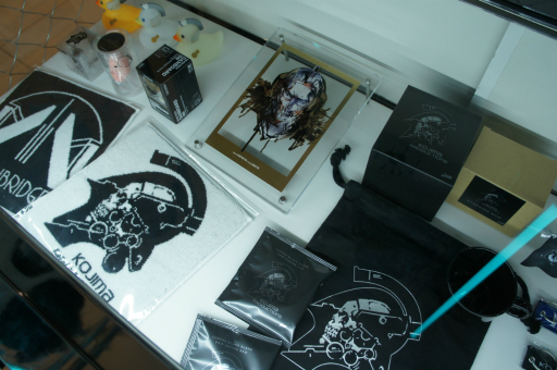 画像集 No.017のサムネイル画像 / 「DEATH STRANDING」発売5周年記念ポップアップイベントをレポート。サムの訪れる配送センターをイメージした展覧会には，秘蔵の資料も
