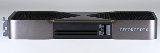 画像集 No.012のサムネイル画像 / 写真で見る「GeForce RTX 5090 Founders Edition」。斬新な冷却構造の採用で2スロットの厚みを実現した新世代GeForce