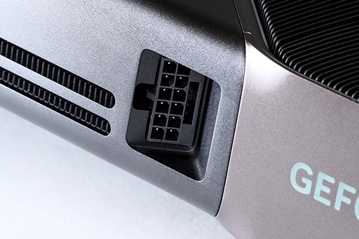 画像集 No.018のサムネイル画像 / 写真で見る「GeForce RTX 5090 Founders Edition」。斬新な冷却構造の採用で2スロットの厚みを実現した新世代GeForce