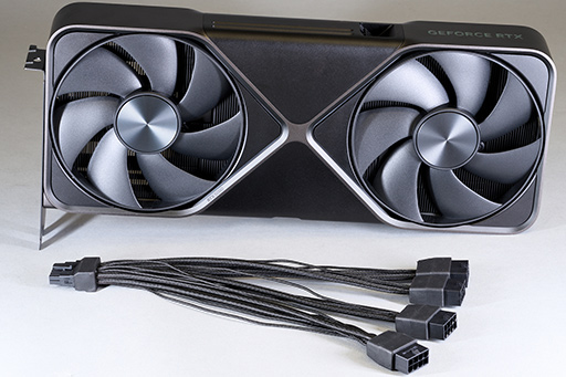 画像集 No.019のサムネイル画像 / 写真で見る「GeForce RTX 5090 Founders Edition」。斬新な冷却構造の採用で2スロットの厚みを実現した新世代GeForce