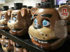 「Five Nights at Freddy's」のポップアップストアが東京と大阪で開催に。たくさんのグッズと,フレディたちの等身大POPがお出迎え!