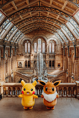 画像ギャラリー No.001のサムネイル画像 / 書籍「ポケモン生態図鑑」初のポップアップショップをロンドン自然史博物館で開催。大型ジオラマを展示中