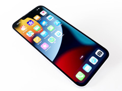 写真で見る「iPhone 14 Plus」。新たに加わった大画面モデルを前世代のハイエンド製品と比較してみた