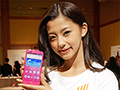KDDIの2013冬モデルスマートフォン&タブレットを触ってきた。スペックは横一線で使い勝手に工夫を凝らした製品が目立つ
