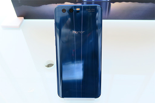 画像集 No.004のサムネイル画像 / Huawei,ミドルクラス市場向けのSIMロックフリースマートフォン「honor 9」を10月12日に国内発売