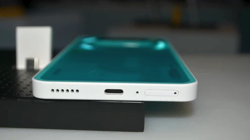 画像ギャラリー No.007のサムネイル画像 / 「Phone (3a) Community Edition」がお披露目されたポップアップイベントをレポート。90年代後半のゲーム機を思わせるデザインが魅力