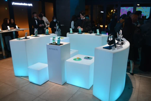 画像ギャラリー No.016のサムネイル画像 / 「Phone (3a) Community Edition」がお披露目されたポップアップイベントをレポート。90年代後半のゲーム機を思わせるデザインが魅力