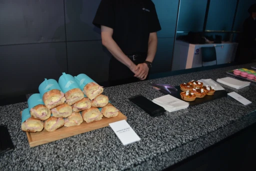 画像ギャラリー No.019のサムネイル画像 / 「Phone (3a) Community Edition」がお披露目されたポップアップイベントをレポート。90年代後半のゲーム機を思わせるデザインが魅力