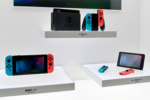 画像集 No.002のサムネイル画像 / 写真で見る「Nintendo Switch」。本体やドックだけでなく,専用ゲームパッド「Joy-Con」にも注目せよ