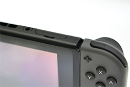 画像集 No.007のサムネイル画像 / 写真で見る「Nintendo Switch」。本体やドックだけでなく,専用ゲームパッド「Joy-Con」にも注目せよ