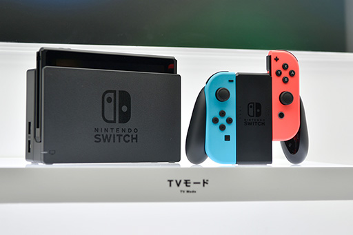 画像集 No.009のサムネイル画像 / 写真で見る「Nintendo Switch」。本体やドックだけでなく,専用ゲームパッド「Joy-Con」にも注目せよ