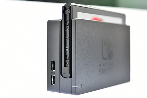 画像集 No.010のサムネイル画像 / 写真で見る「Nintendo Switch」。本体やドックだけでなく,専用ゲームパッド「Joy-Con」にも注目せよ