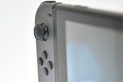 画像集 No.013のサムネイル画像 / 写真で見る「Nintendo Switch」。本体やドックだけでなく,専用ゲームパッド「Joy-Con」にも注目せよ