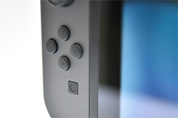 画像集 No.014のサムネイル画像 / 写真で見る「Nintendo Switch」。本体やドックだけでなく,専用ゲームパッド「Joy-Con」にも注目せよ