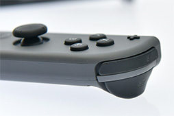 画像集 No.016のサムネイル画像 / 写真で見る「Nintendo Switch」。本体やドックだけでなく,専用ゲームパッド「Joy-Con」にも注目せよ