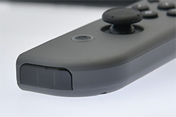 画像集 No.017のサムネイル画像 / 写真で見る「Nintendo Switch」。本体やドックだけでなく,専用ゲームパッド「Joy-Con」にも注目せよ