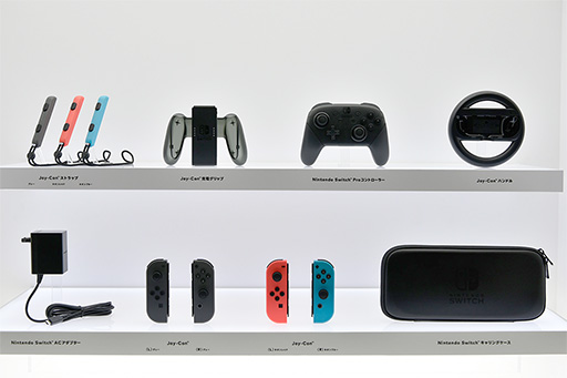 画像集 No.020のサムネイル画像 / 写真で見る「Nintendo Switch」。本体やドックだけでなく,専用ゲームパッド「Joy-Con」にも注目せよ