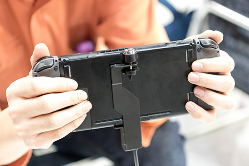 画像集 No.025のサムネイル画像 / 写真で見る「Nintendo Switch」。本体やドックだけでなく,専用ゲームパッド「Joy-Con」にも注目せよ
