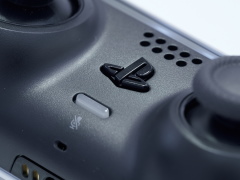 8K写真で見るPlayStation 5本体とDualSense。本体は静音性に優れ,ゲームパッドは新しくも実用的に