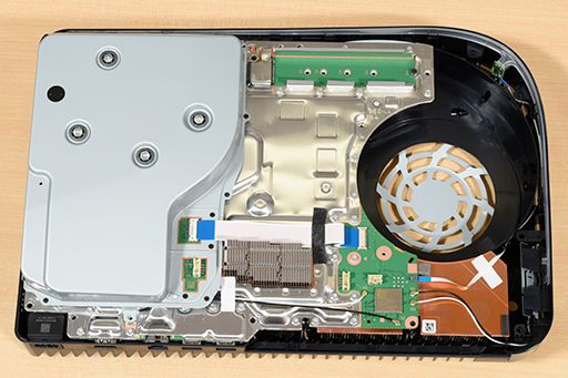 画像ギャラリー No.012のサムネイル画像 / 「PlayStation 5」分解レポート。ソニーらしいこだわりに満ちた設計を,実機をバラして改めて確認してみた