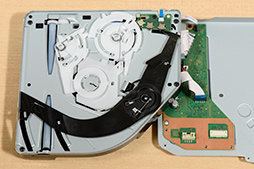 画像ギャラリー No.015のサムネイル画像 / 「PlayStation 5」分解レポート。ソニーらしいこだわりに満ちた設計を,実機をバラして改めて確認してみた