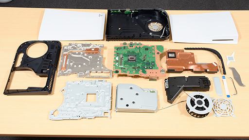 画像ギャラリー No.035のサムネイル画像 / 「PlayStation 5」分解レポート。ソニーらしいこだわりに満ちた設計を,実機をバラして改めて確認してみた