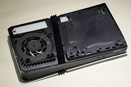 画像集 No.004のサムネイル画像 / 「PlayStation 5 Pro」分解レポート。最新APUを搭載する高性能モデルの内部構造を明らかにしよう