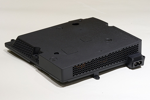 画像集 No.046のサムネイル画像 / 「PlayStation 5 Pro」分解レポート。最新APUを搭載する高性能モデルの内部構造を明らかにしよう