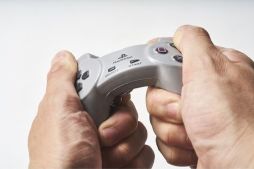 画像ギャラリー No.004のサムネイル画像 / PlayStationをモチーフにしたグッズが9月25日発売の雑誌「MonoMaster」11月号の付録として登場