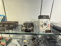 画像ギャラリー No.024のサムネイル画像 / K-POPバーチャルアイドル「PLAVE」日本公演記念ポップアップストアを現地レポート。フォトスペースの仕掛けや限定グッズをチェック!