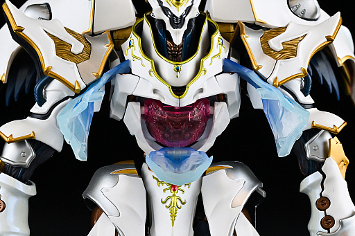 画像ギャラリー No.013のサムネイル画像 / ［レビュー］「METAL BUILD DRAGON SCALE サーバイン（白き秘宝）」ファンタジックで生体感のあるディテールが，唯一無二の存在感