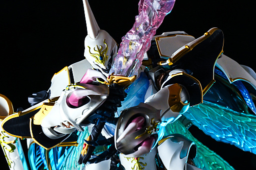 画像ギャラリー No.045のサムネイル画像 / ［レビュー］「METAL BUILD DRAGON SCALE サーバイン（白き秘宝）」ファンタジックで生体感のあるディテールが，唯一無二の存在感
