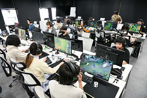 画像ギャラリー No.013のサムネイル画像 / eスポーツを学ぶ高校のリアルな1日。通信制高校「ルネサンス高等学校」池袋キャンパスを密着取材したら，まぶしくて，うらやましかった