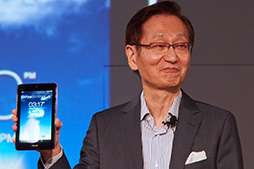 画像集#007のサムネイル/［COMPUTEX］Atom搭載タブレットにして，Core i7搭載ノートPC，そしてデスクトップPC。ASUS「Transformer Book Trio」速報
