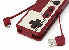 画像集 No.003のサムネイル画像 / ファミコンのゲームパッドをモチーフにしたモバイルバッテリーが発売。microSDカードリーダー付き