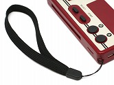 画像集 No.006のサムネイル画像 / ファミコンのゲームパッドをモチーフにしたモバイルバッテリーが発売。microSDカードリーダー付き
