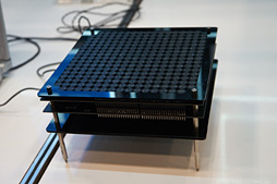 画像集 No.008のサムネイル画像 / CEATEC JAPAN 2015まとめ。ゲームシーンに来てくれるかもしれない触覚技術などを,コンパニオンのおねーさんともども見てきた