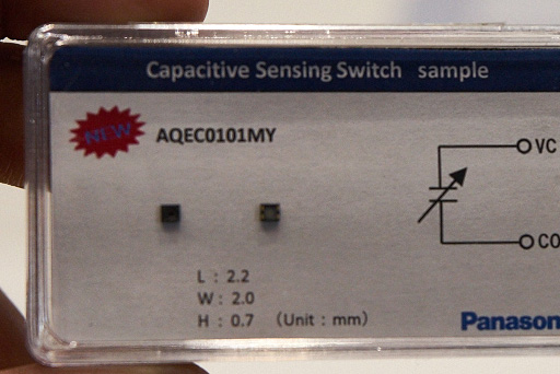 画像集 No.015のサムネイル画像 / CEATEC JAPAN 2015まとめ。ゲームシーンに来てくれるかもしれない触覚技術などを,コンパニオンのおねーさんともども見てきた