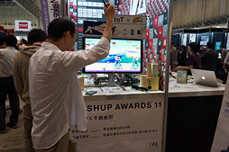 画像集 No.018のサムネイル画像 / CEATEC JAPAN 2015まとめ。ゲームシーンに来てくれるかもしれない触覚技術などを,コンパニオンのおねーさんともども見てきた