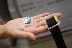 画像集 No.019のサムネイル画像 / CEATEC JAPAN 2015まとめ。ゲームシーンに来てくれるかもしれない触覚技術などを,コンパニオンのおねーさんともども見てきた