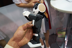 画像集 No.024のサムネイル画像 / CEATEC JAPAN 2015まとめ。ゲームシーンに来てくれるかもしれない触覚技術などを,コンパニオンのおねーさんともども見てきた