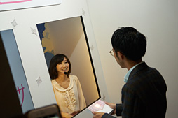 画像集 No.031のサムネイル画像 / CEATEC JAPAN 2015まとめ。ゲームシーンに来てくれるかもしれない触覚技術などを,コンパニオンのおねーさんともども見てきた
