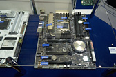 画像集 No.040のサムネイル画像 / CEATEC JAPAN 2015まとめ。ゲームシーンに来てくれるかもしれない触覚技術などを,コンパニオンのおねーさんともども見てきた