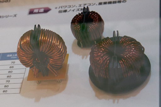 画像集 No.041のサムネイル画像 / CEATEC JAPAN 2015まとめ。ゲームシーンに来てくれるかもしれない触覚技術などを,コンパニオンのおねーさんともども見てきた