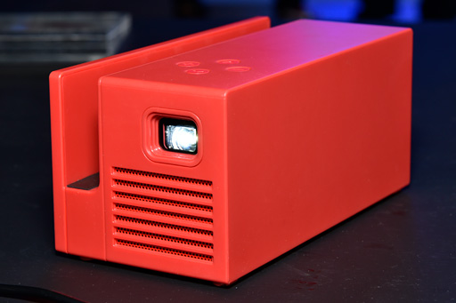 画像集 No.005のサムネイル画像 / ［TGS 2018］「モバイルプロジェクタ内蔵Switchドック，たぶん3万円」が意外にいいかもしれない
