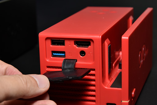画像集 No.013のサムネイル画像 / ［TGS 2018］「モバイルプロジェクタ内蔵Switchドック，たぶん3万円」が意外にいいかもしれない