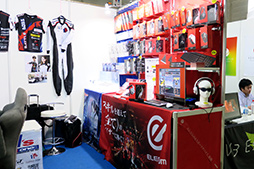 画像集 No.002のサムネイル画像 / ［TGS 2019］e-Sportsコーナーで，エレコムが発表前の薄型キーボード「TK-ARMA30」やサラウンド対応ヘッドセットを披露