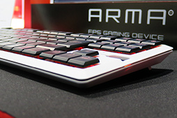 画像集 No.006のサムネイル画像 / ［TGS 2019］e-Sportsコーナーで，エレコムが発表前の薄型キーボード「TK-ARMA30」やサラウンド対応ヘッドセットを披露