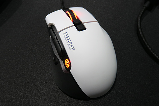 画像集 No.008のサムネイル画像 / ［TGS 2019］e-Sportsコーナーで，エレコムが発表前の薄型キーボード「TK-ARMA30」やサラウンド対応ヘッドセットを披露