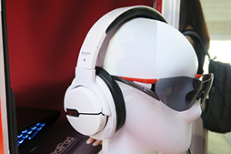 画像集 No.014のサムネイル画像 / ［TGS 2019］e-Sportsコーナーで，エレコムが発表前の薄型キーボード「TK-ARMA30」やサラウンド対応ヘッドセットを披露